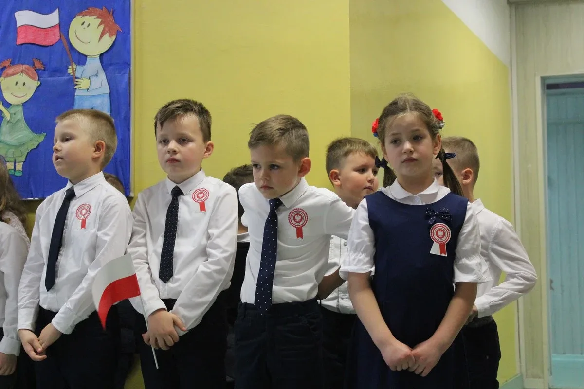 Najmłodsi uczniowie "jedynki" dla niepodległej (zdjęcia)