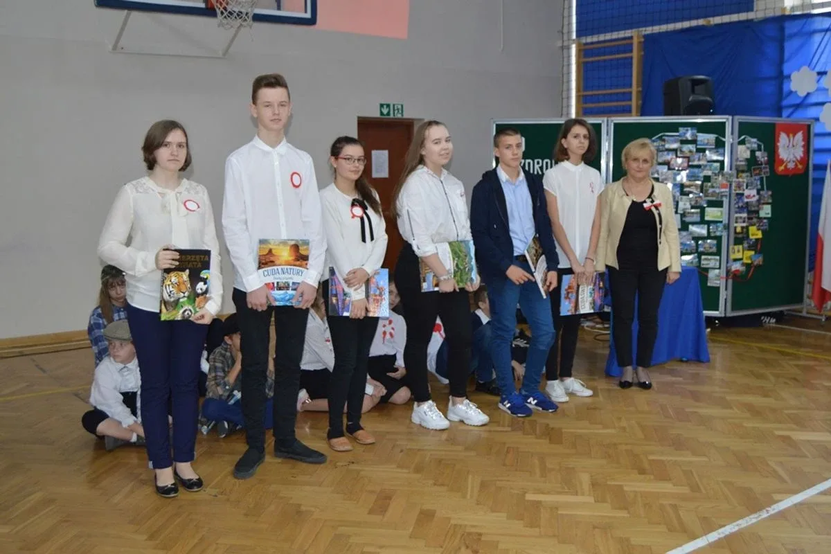 Patriotyczny apel w ostrowskiej "trójce" (zdjęcia)