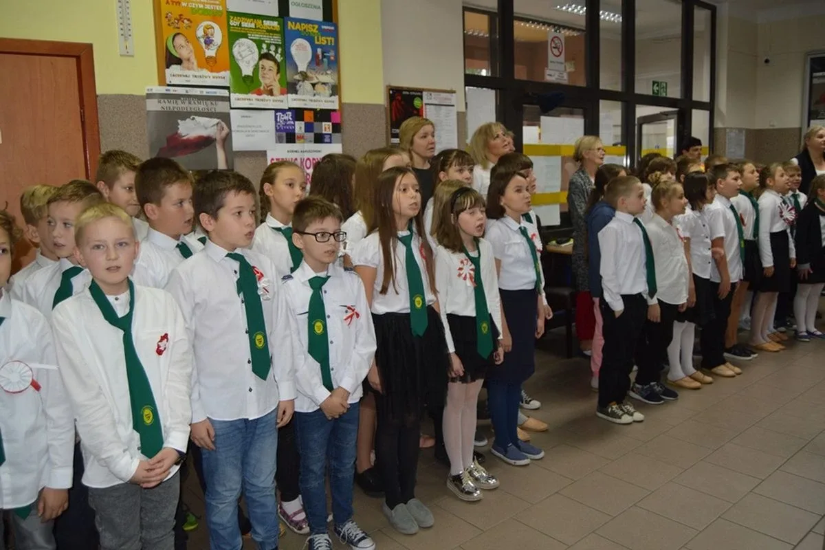 Patriotyczny apel w ostrowskiej "trójce" (zdjęcia)