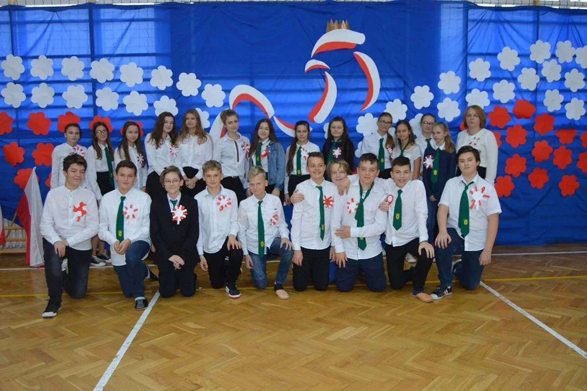 Patriotyczny apel w ostrowskiej "trójce" (zdjęcia)