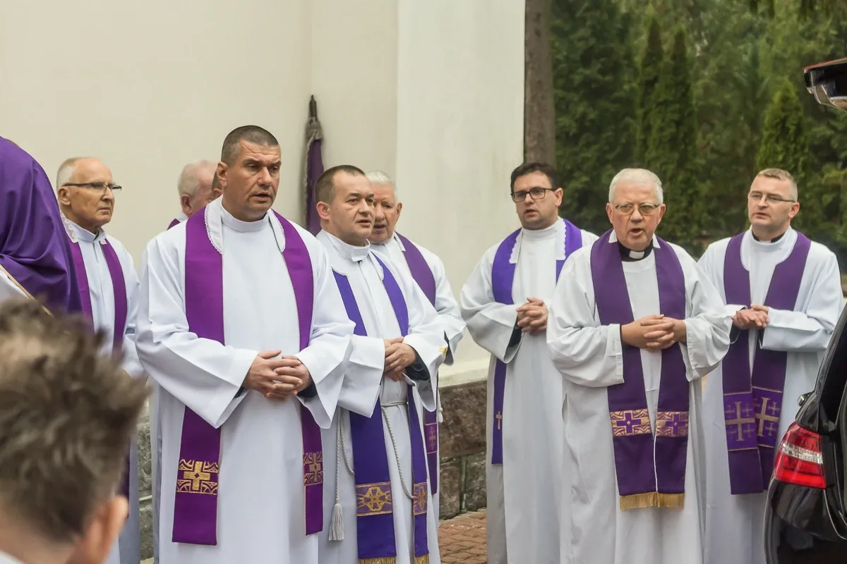Uroczysta msza żałobna ks. Stanisława Nowickiego (zdjęcia, wideo)