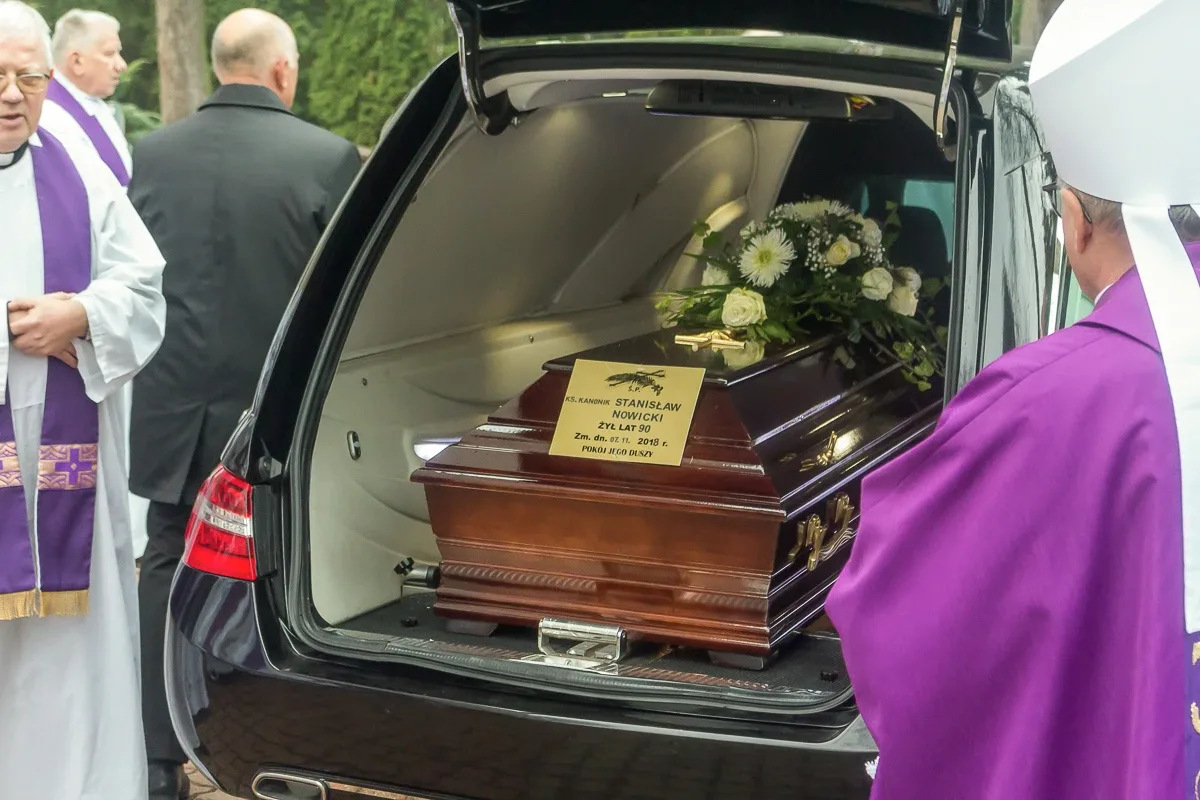 Uroczysta msza żałobna ks. Stanisława Nowickiego (zdjęcia, wideo)