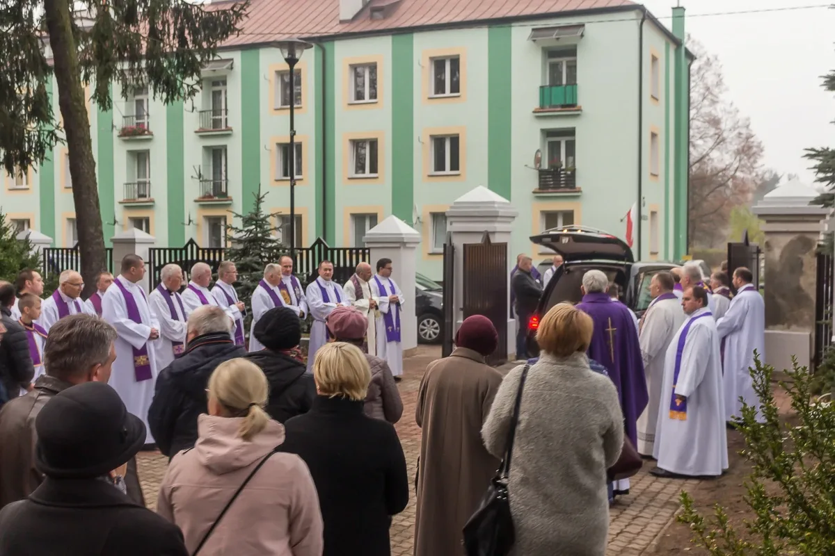 Uroczysta msza żałobna ks. Stanisława Nowickiego (zdjęcia, wideo)