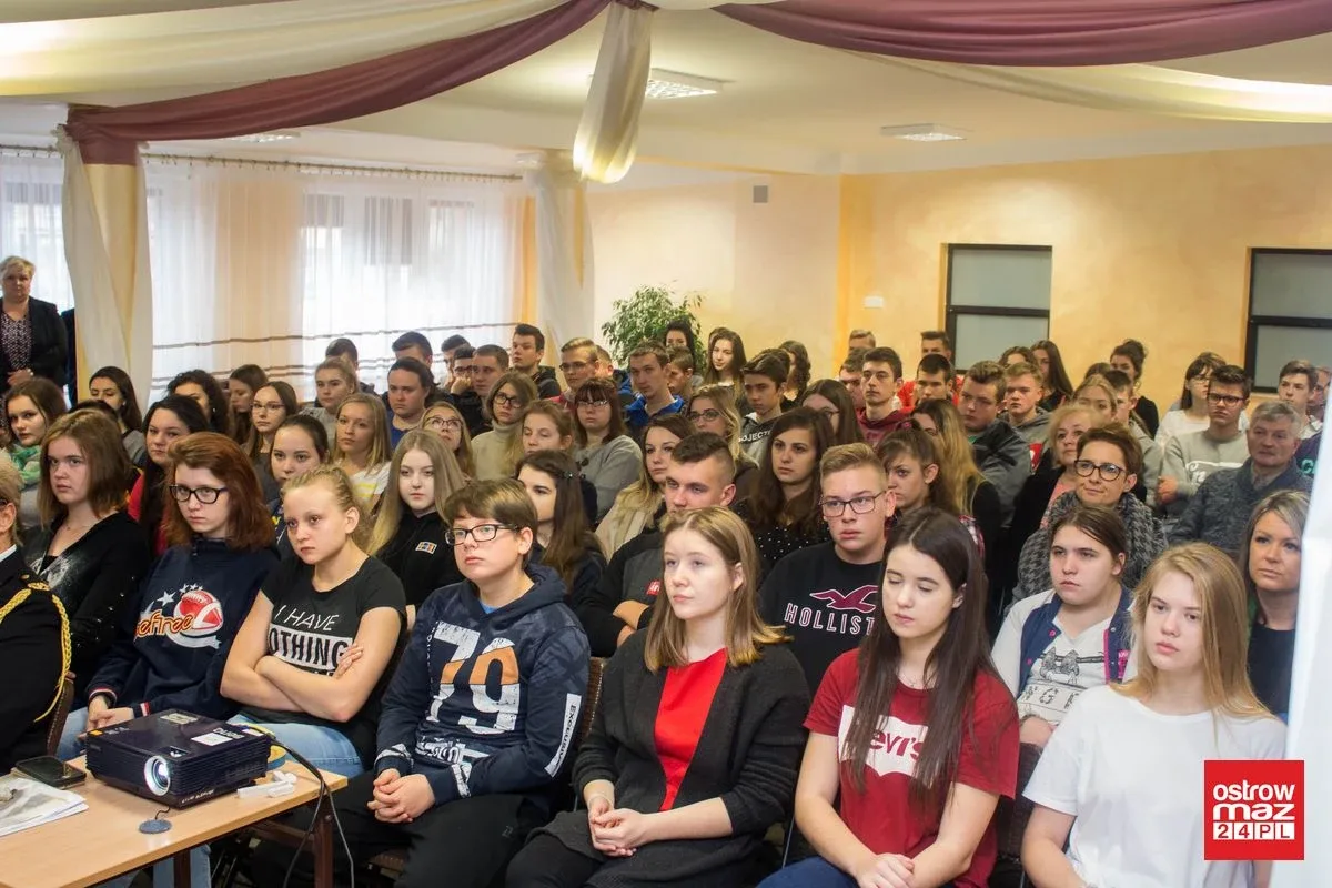 Holenderska policja w ZS CKR w Starym Lubiejewie (zdjęcia, wideo)