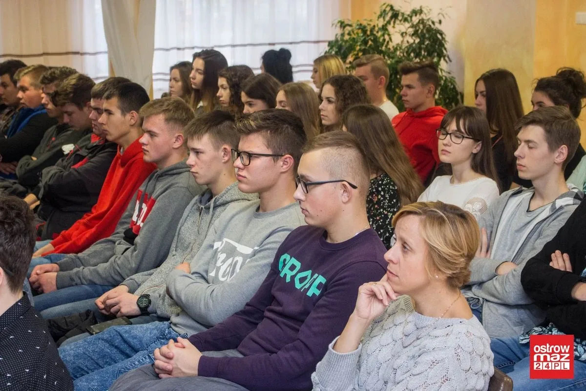Holenderska policja w ZS CKR w Starym Lubiejewie (zdjęcia, wideo)
