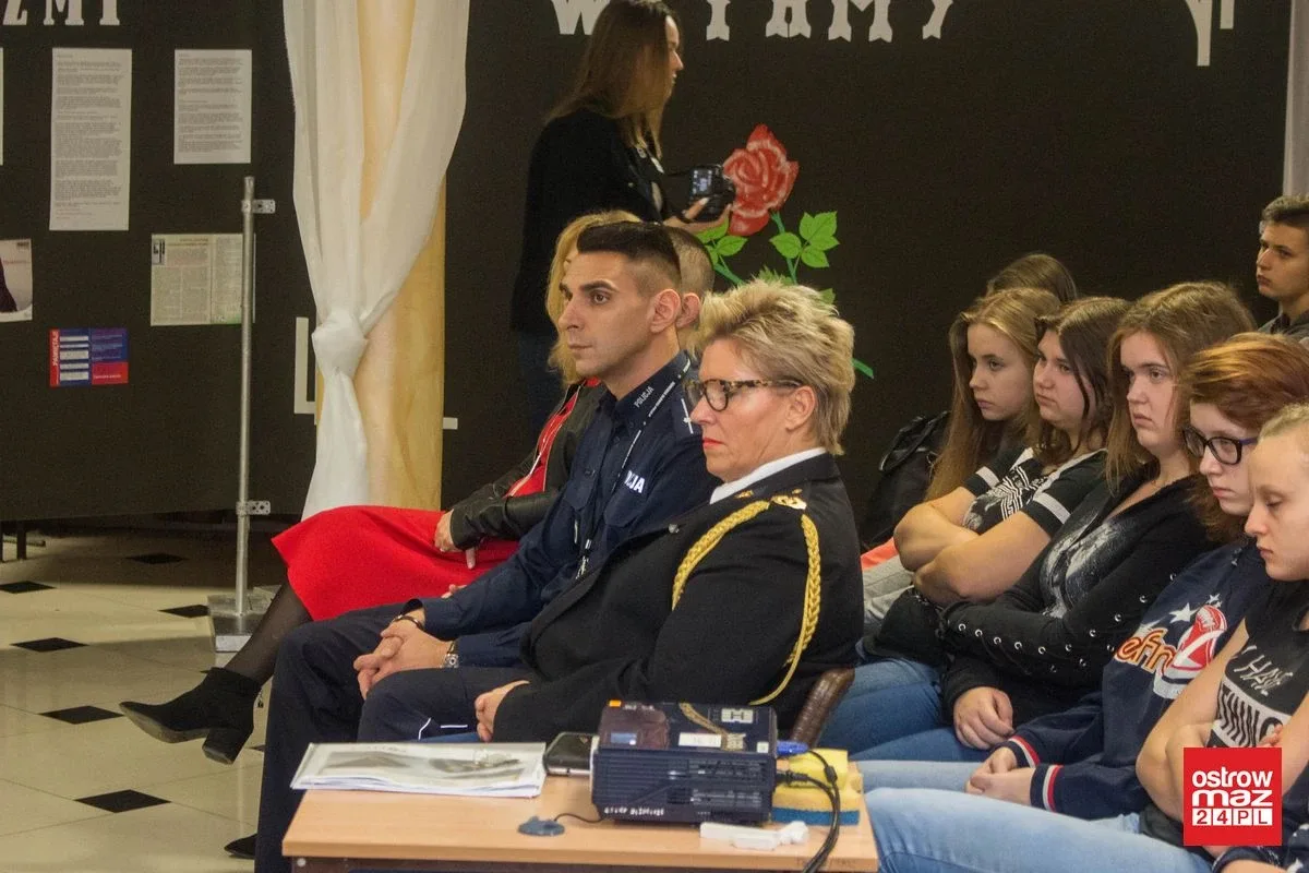 Holenderska policja w ZS CKR w Starym Lubiejewie (zdjęcia, wideo)