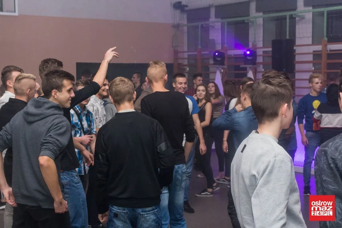 Dyskoteka młodzieży w "Rubinku" (zdjęcia, wideo)