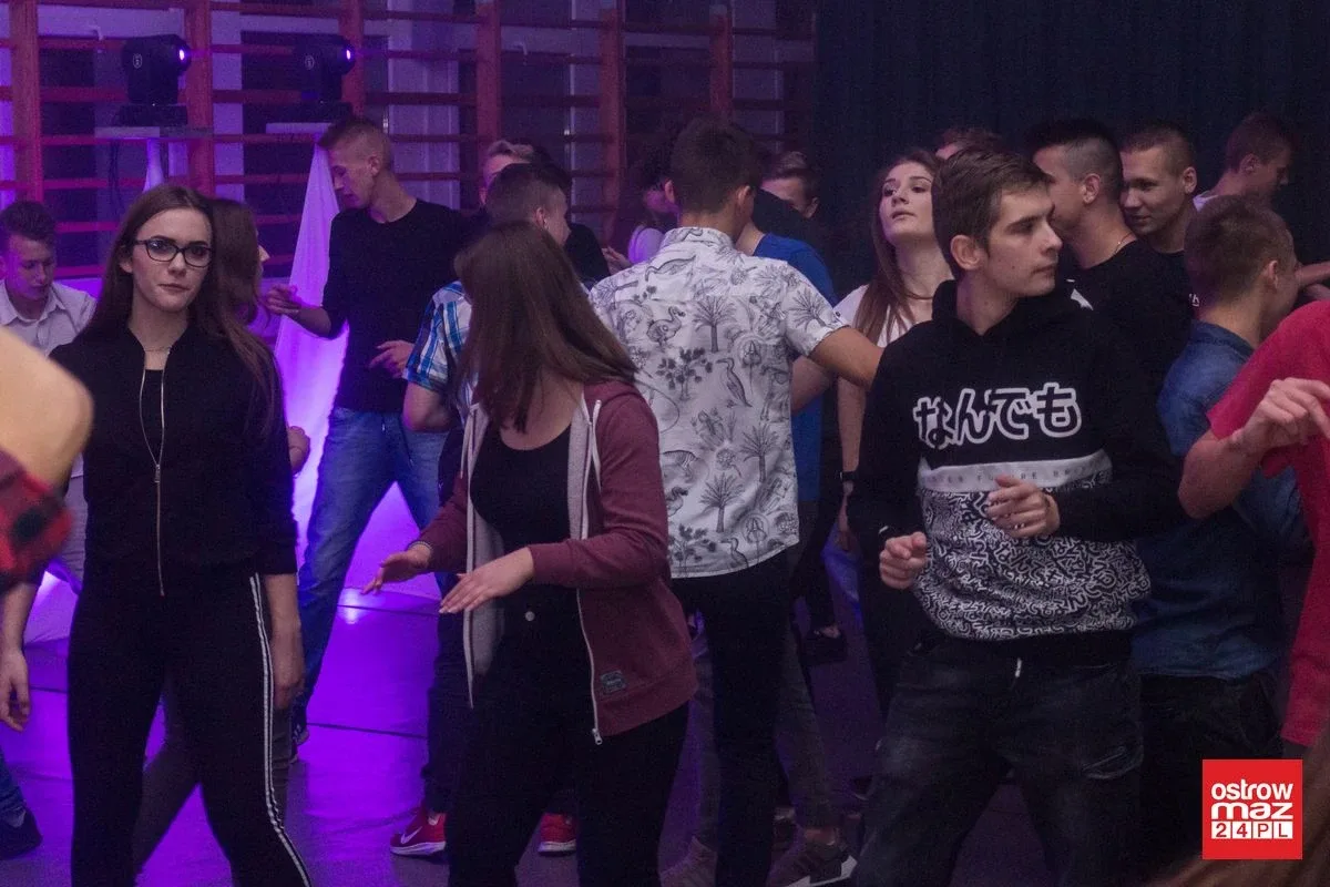 Dyskoteka młodzieży w "Rubinku" (zdjęcia, wideo)