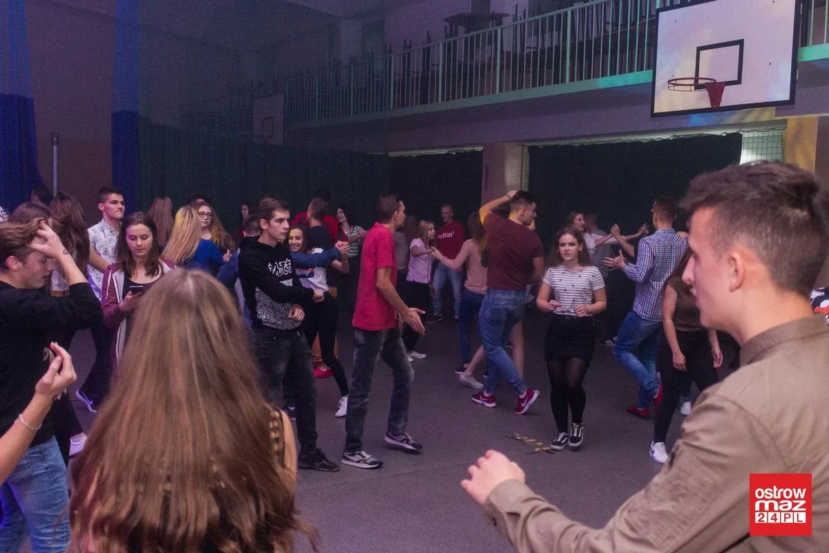 Dyskoteka młodzieży w "Rubinku" (zdjęcia, wideo)