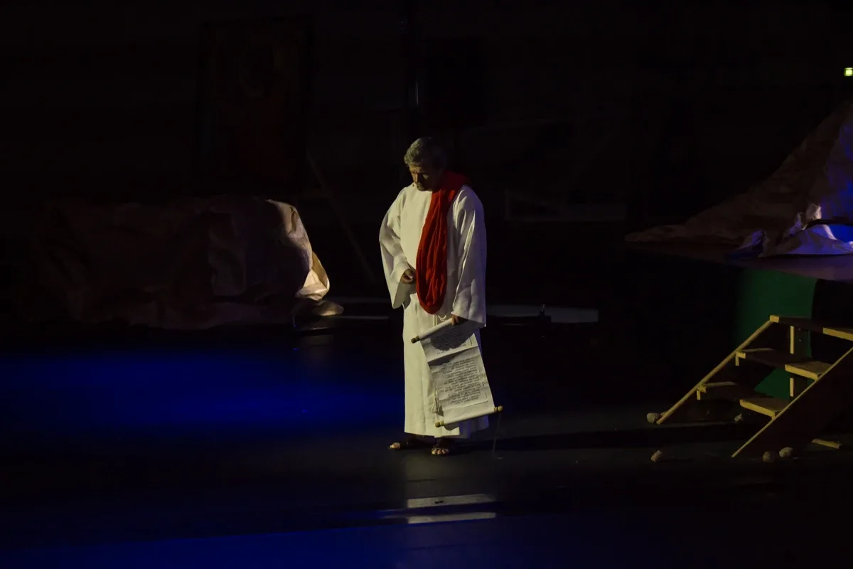 Misterium pasyjne w wykonaniu grupy Rzeczpospolita Apostolska (zdjęcia, wideo)