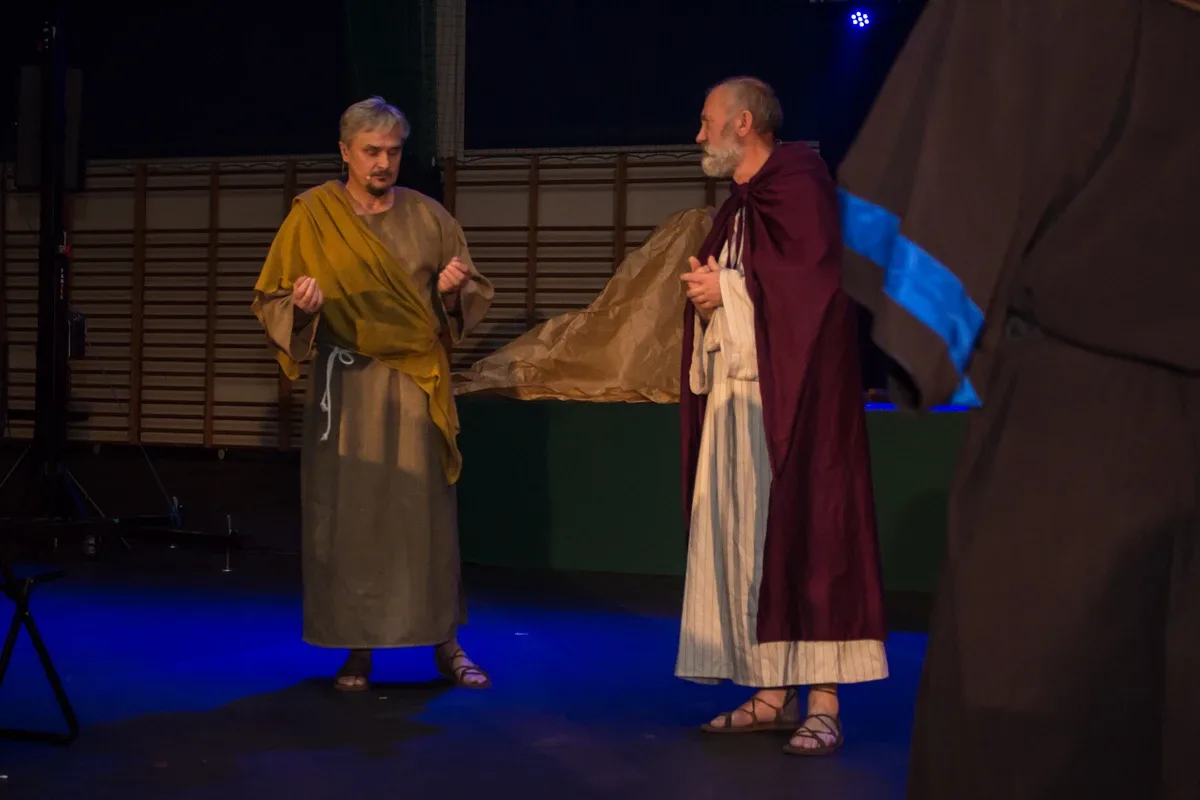 Misterium pasyjne w wykonaniu grupy Rzeczpospolita Apostolska (zdjęcia, wideo)