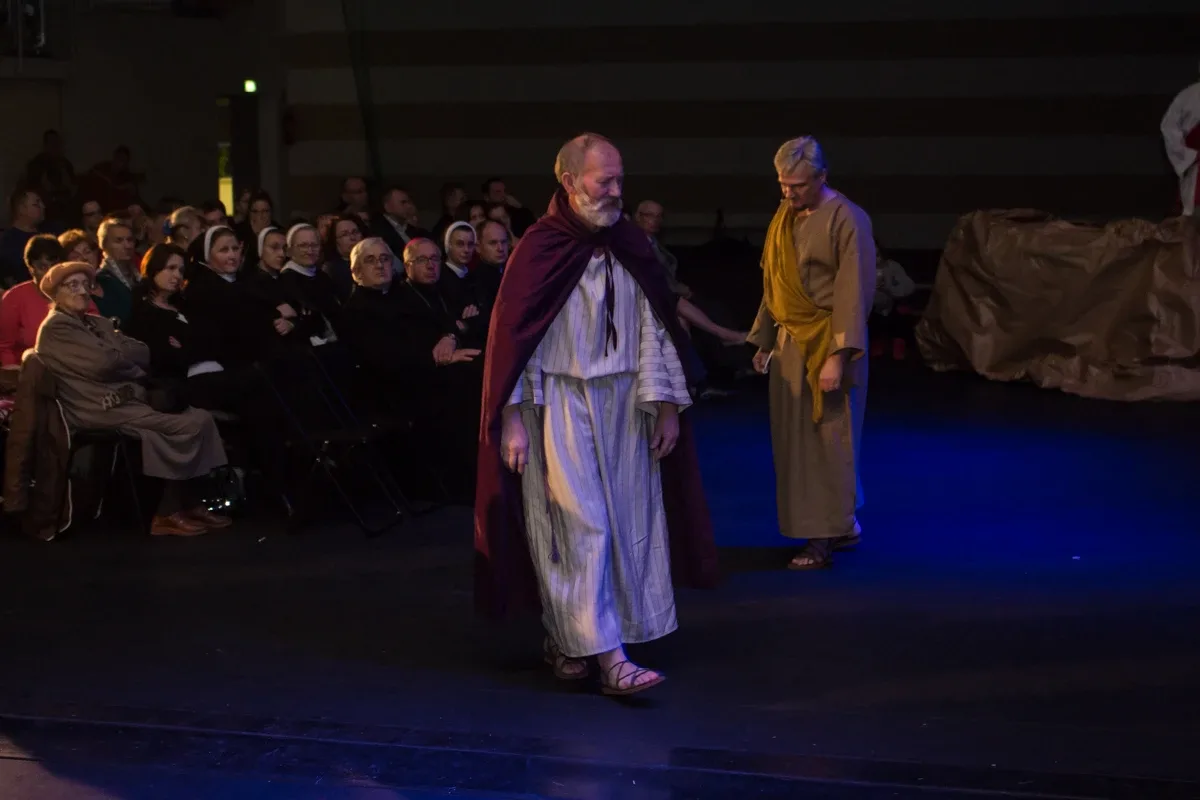 Misterium pasyjne w wykonaniu grupy Rzeczpospolita Apostolska (zdjęcia, wideo)