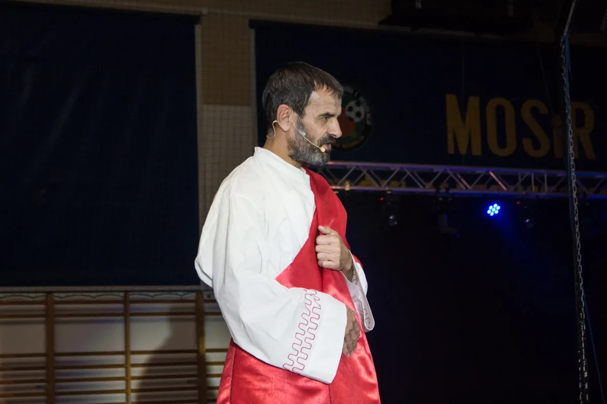Misterium pasyjne w wykonaniu grupy Rzeczpospolita Apostolska (zdjęcia, wideo)