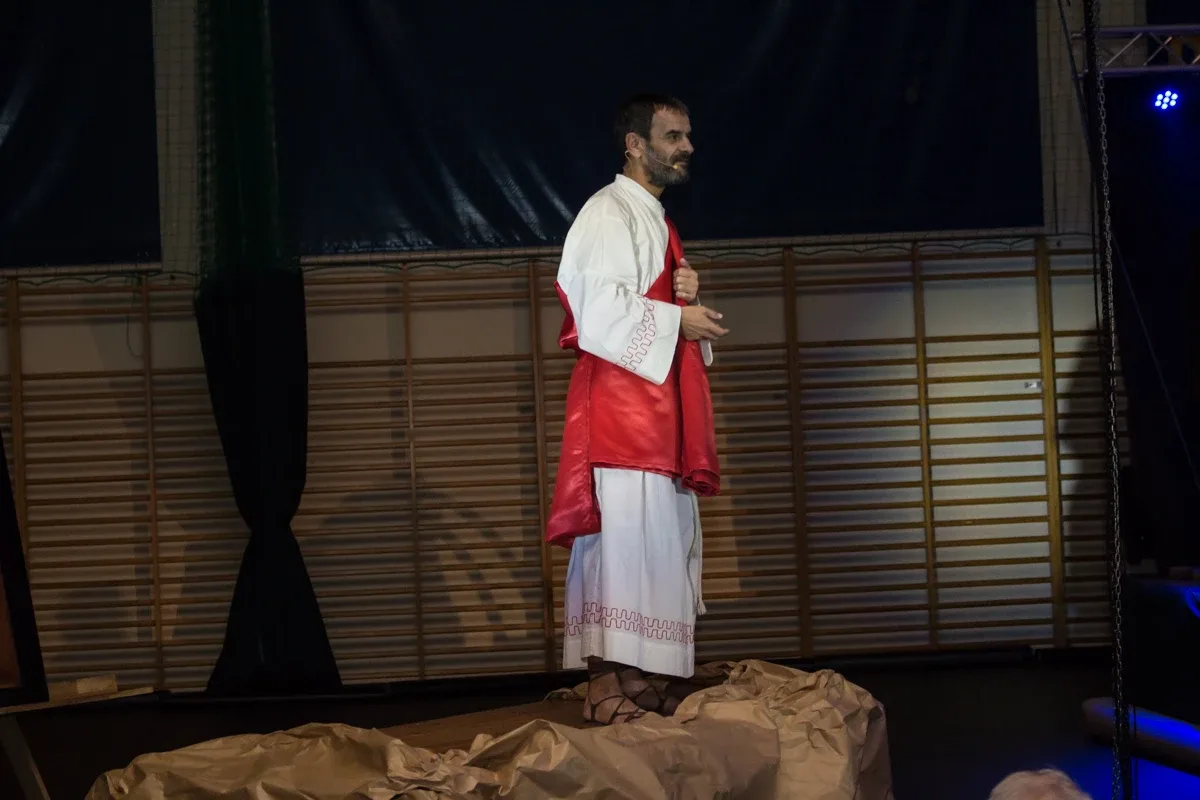 Misterium pasyjne w wykonaniu grupy Rzeczpospolita Apostolska (zdjęcia, wideo)
