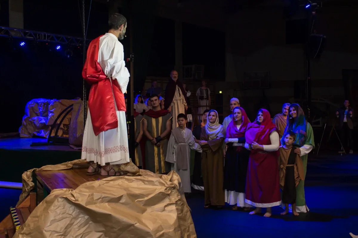 Misterium pasyjne w wykonaniu grupy Rzeczpospolita Apostolska (zdjęcia, wideo)