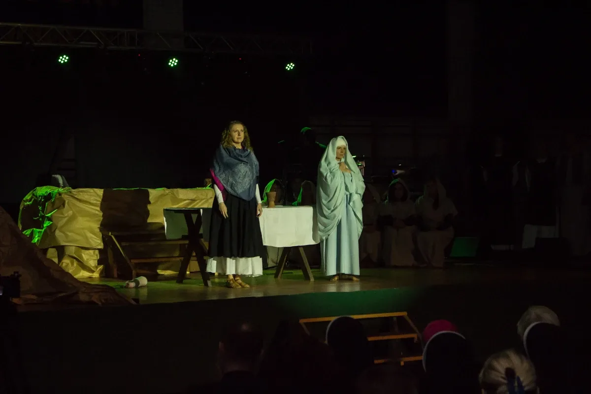 Misterium pasyjne w wykonaniu grupy Rzeczpospolita Apostolska (zdjęcia, wideo)
