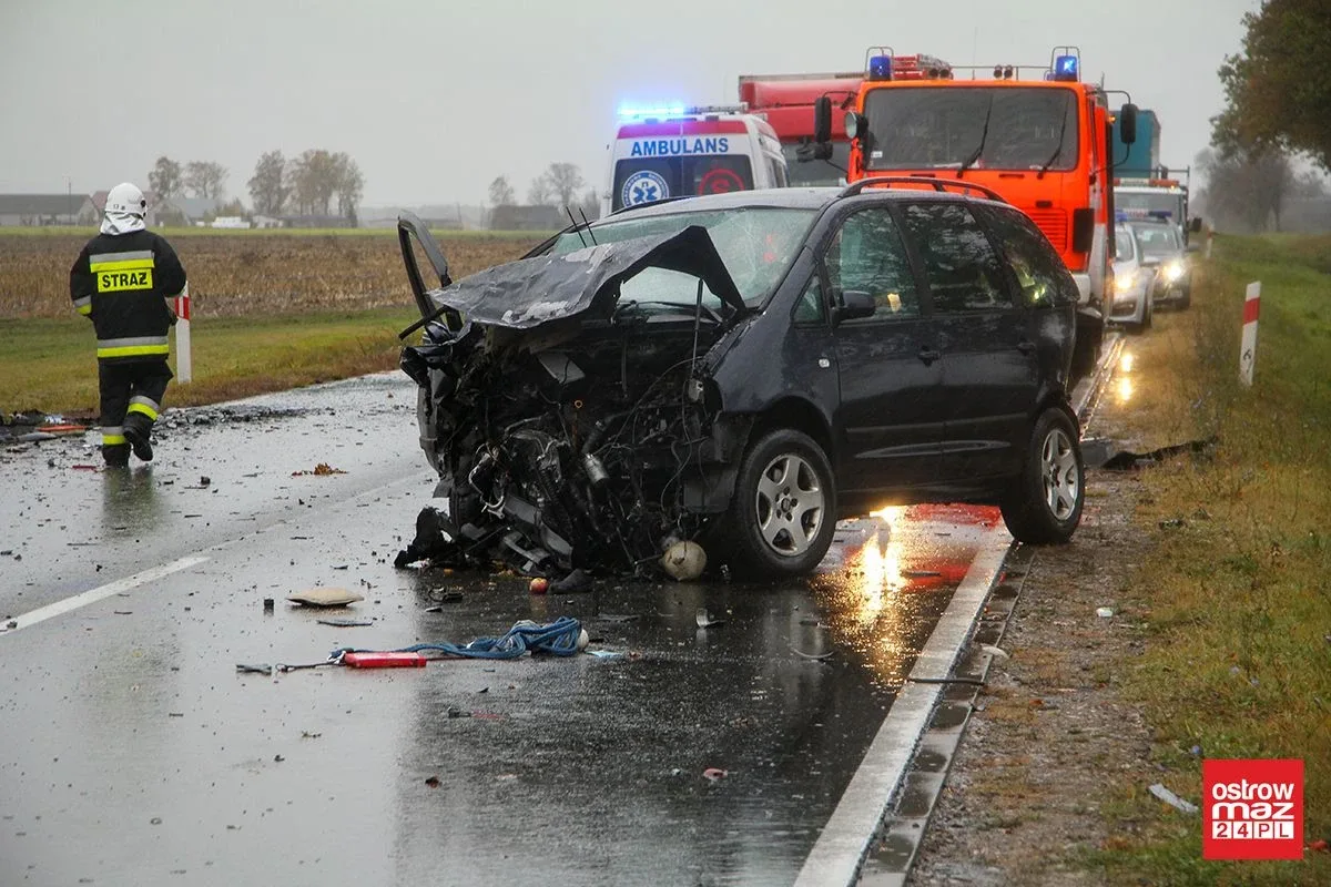 Wypadek na trasie Ostrów Mazowiecka - Łomża. Droga całkowicie zablokowana! (zdjęcia, wideo)
