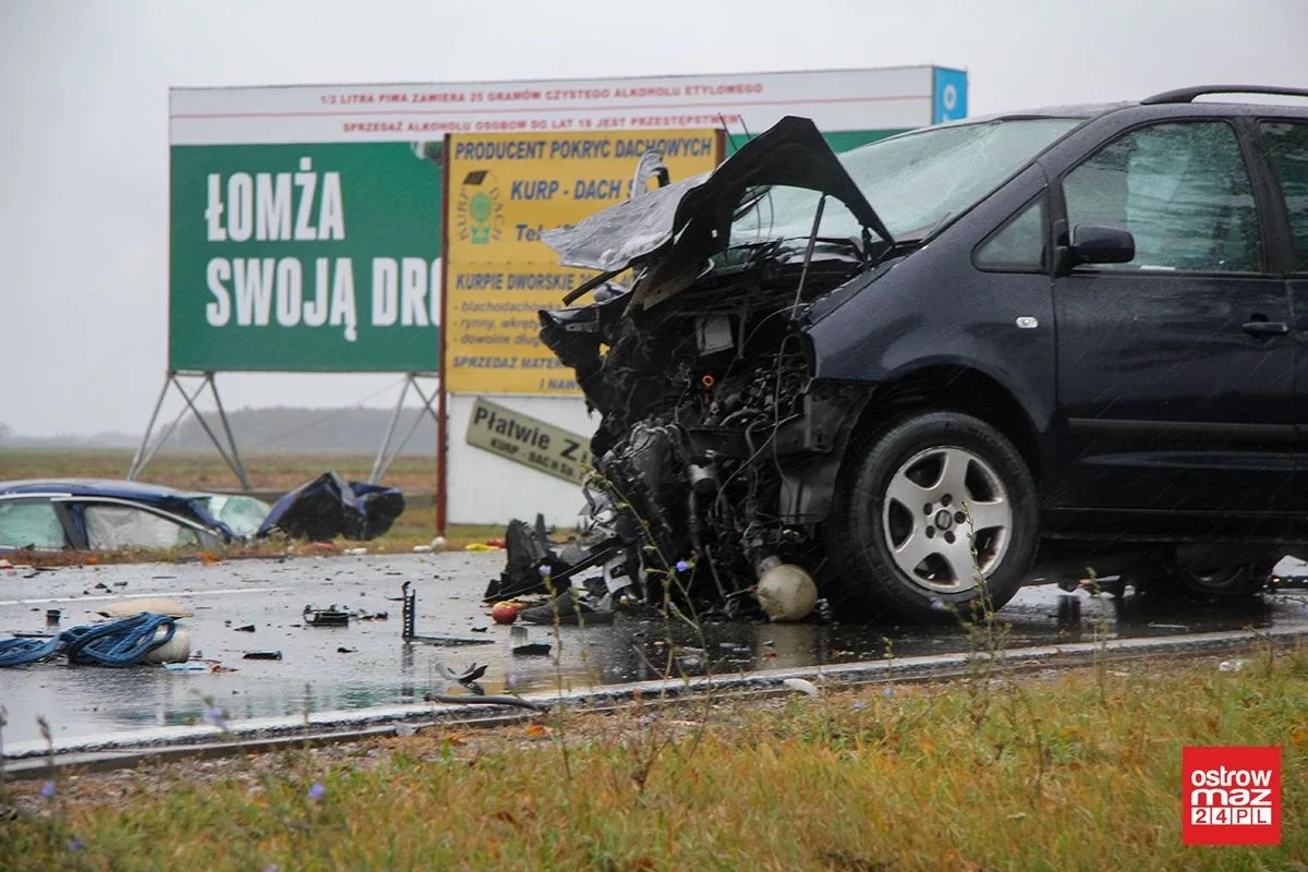 Wypadek na trasie Ostrów Mazowiecka - Łomża. Droga całkowicie zablokowana! (zdjęcia, wideo)