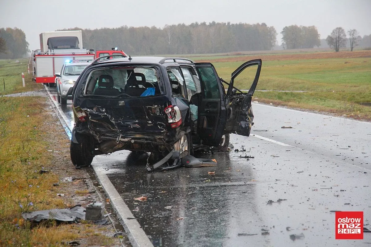 Wypadek na trasie Ostrów Mazowiecka - Łomża. Droga całkowicie zablokowana! (zdjęcia, wideo)