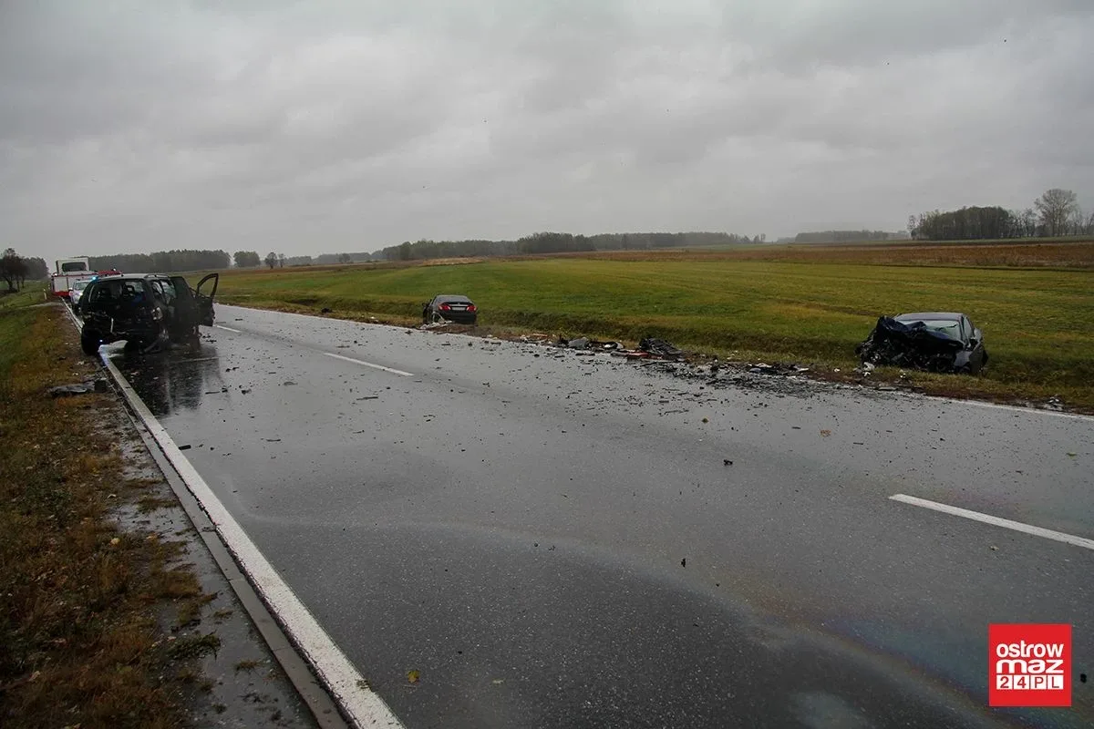 Wypadek na trasie Ostrów Mazowiecka - Łomża. Droga całkowicie zablokowana! (zdjęcia, wideo)