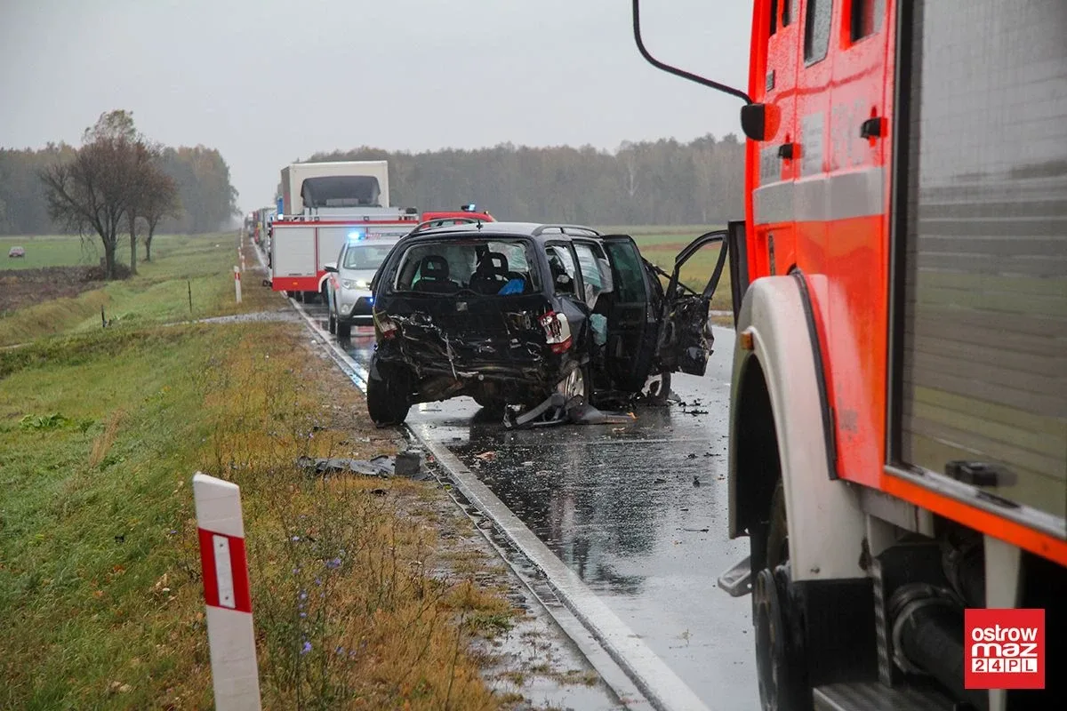 Wypadek na trasie Ostrów Mazowiecka - Łomża. Droga całkowicie zablokowana! (zdjęcia, wideo)