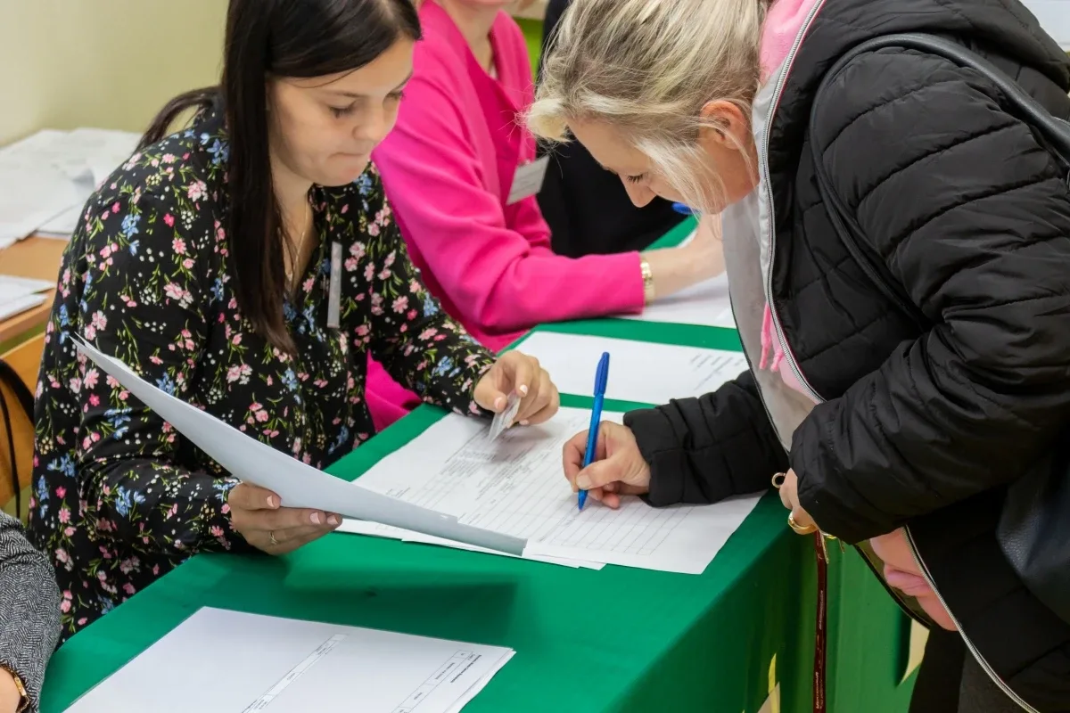 Zobacz jak głosują mieszkańcy Ostrowi (zdjęcia)