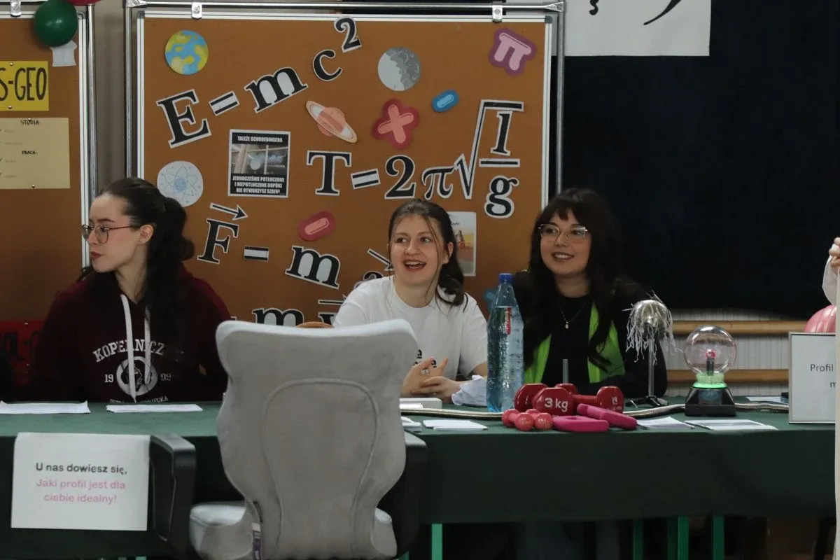 Tłumy młodzieży i mnóstwo pytań. Tak wyglądały Ostrowskie Targi Edukacyjne (zdjęcia, wideo)
