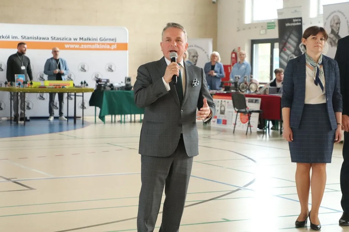 Tłumy młodzieży i mnóstwo pytań. Tak wyglądały Ostrowskie Targi Edukacyjne (zdjęcia, wideo)