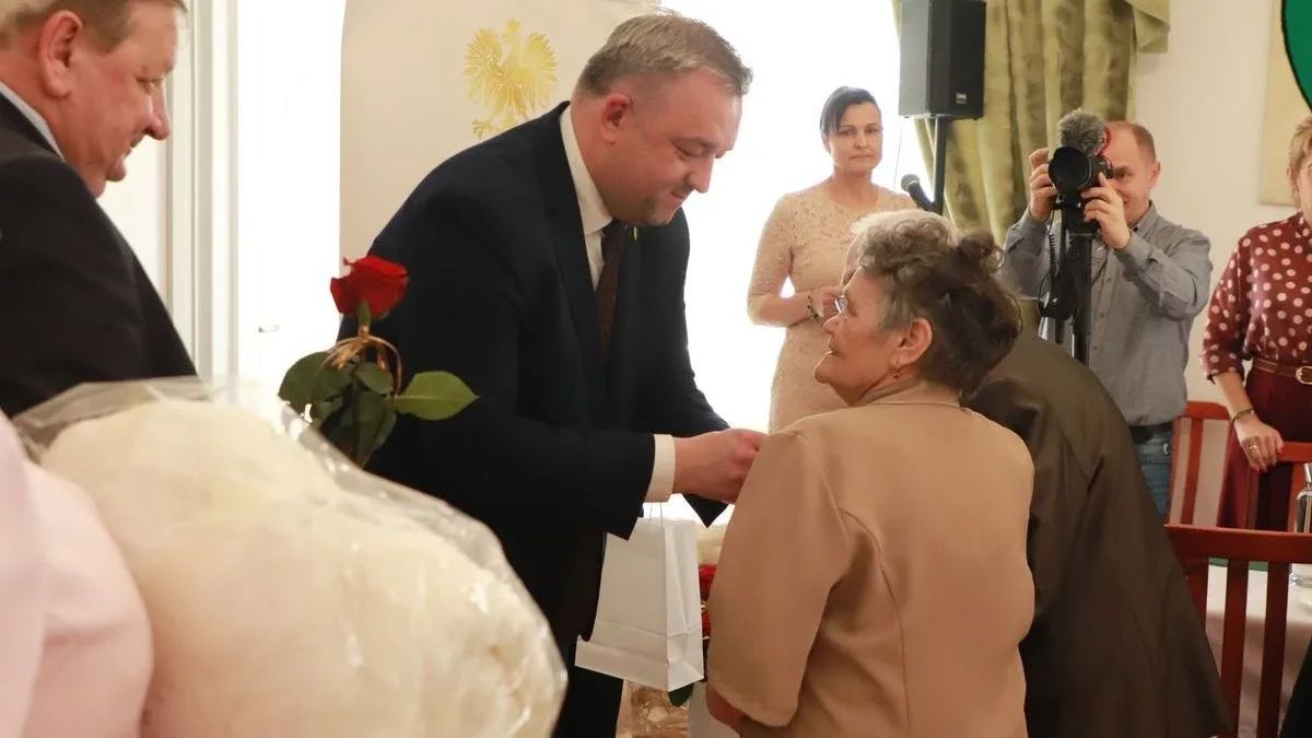 50 lat razem. Złote Gody w Ostrowi Mazowieckiej pełne miłości i wzruszeń (wideo, zdjęcia)