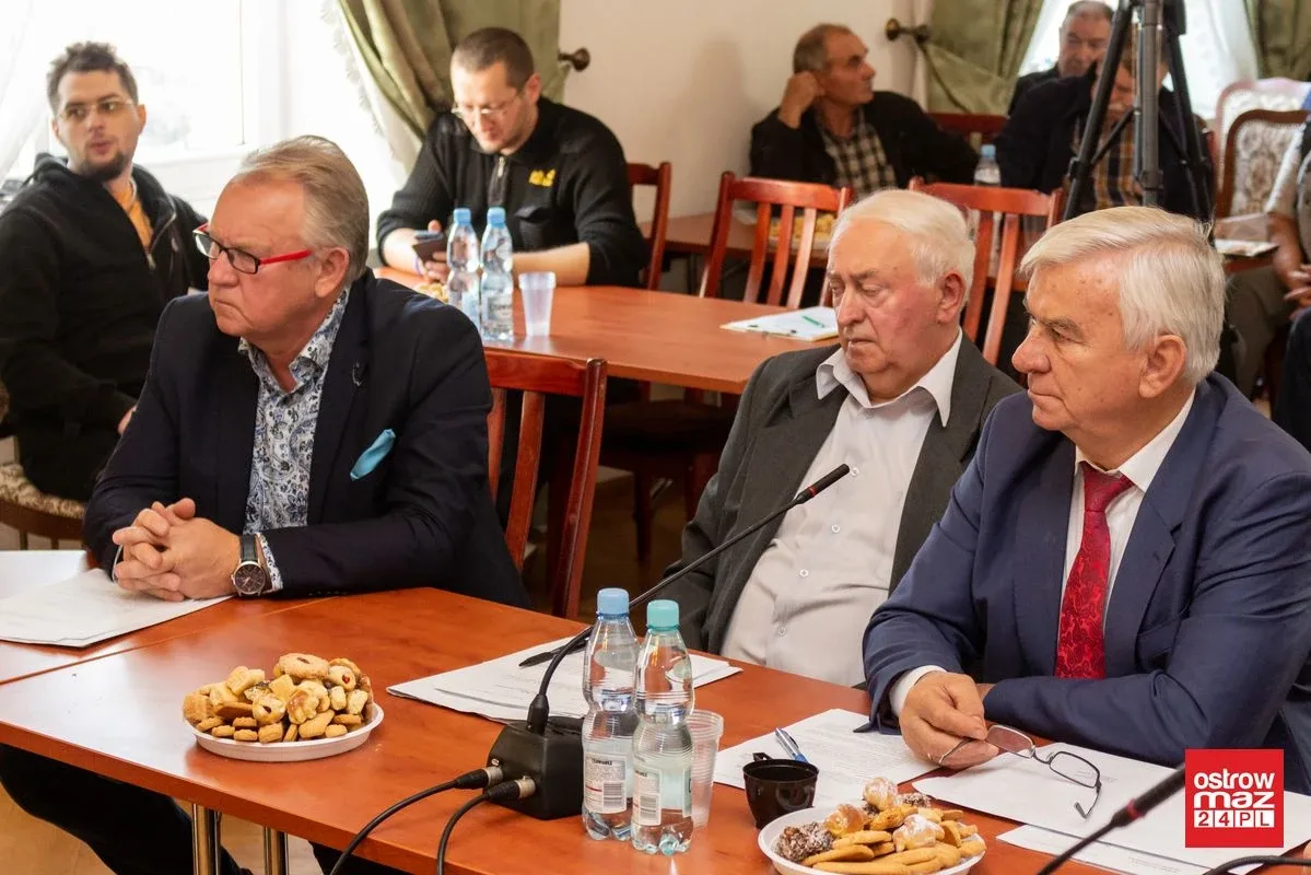 Podstoczysko, dworzec i muzeum Pileckich tematami rozmów na sesji (zdjęcia, wideo)