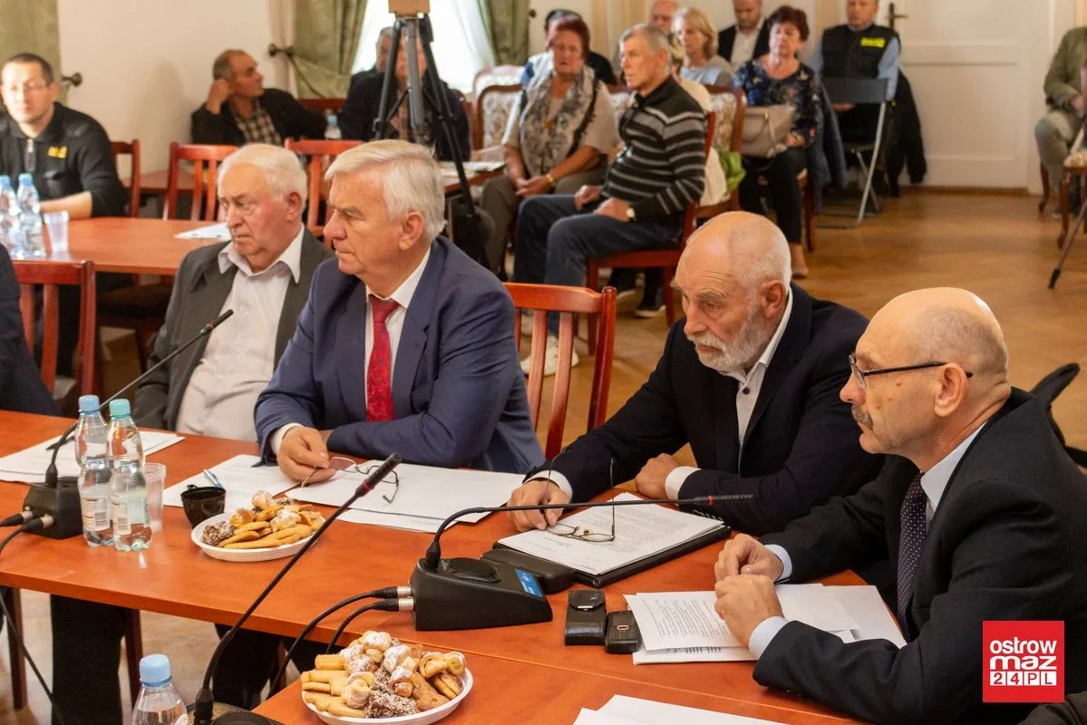 Podstoczysko, dworzec i muzeum Pileckich tematami rozmów na sesji (zdjęcia, wideo)