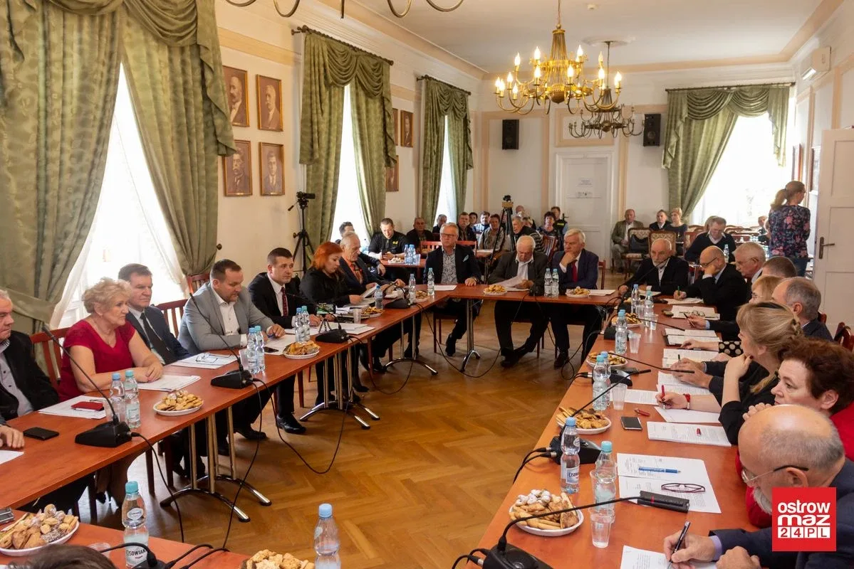 Podstoczysko, dworzec i muzeum Pileckich tematami rozmów na sesji (zdjęcia, wideo)