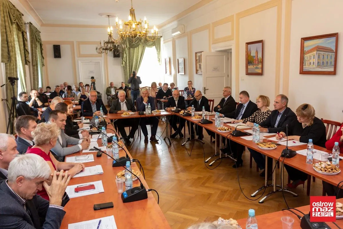 Podstoczysko, dworzec i muzeum Pileckich tematami rozmów na sesji (zdjęcia, wideo)