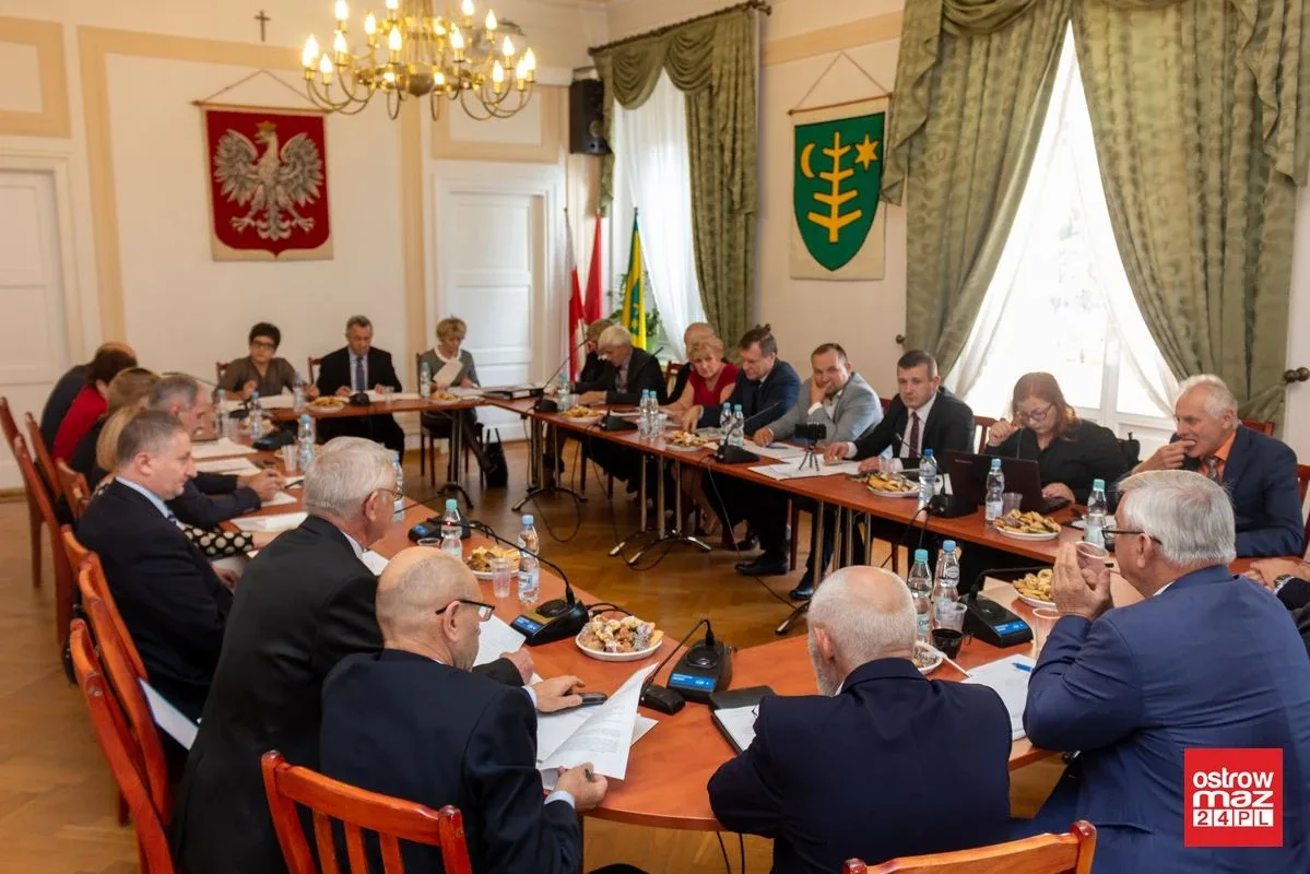 Podstoczysko, dworzec i muzeum Pileckich tematami rozmów na sesji (zdjęcia, wideo)