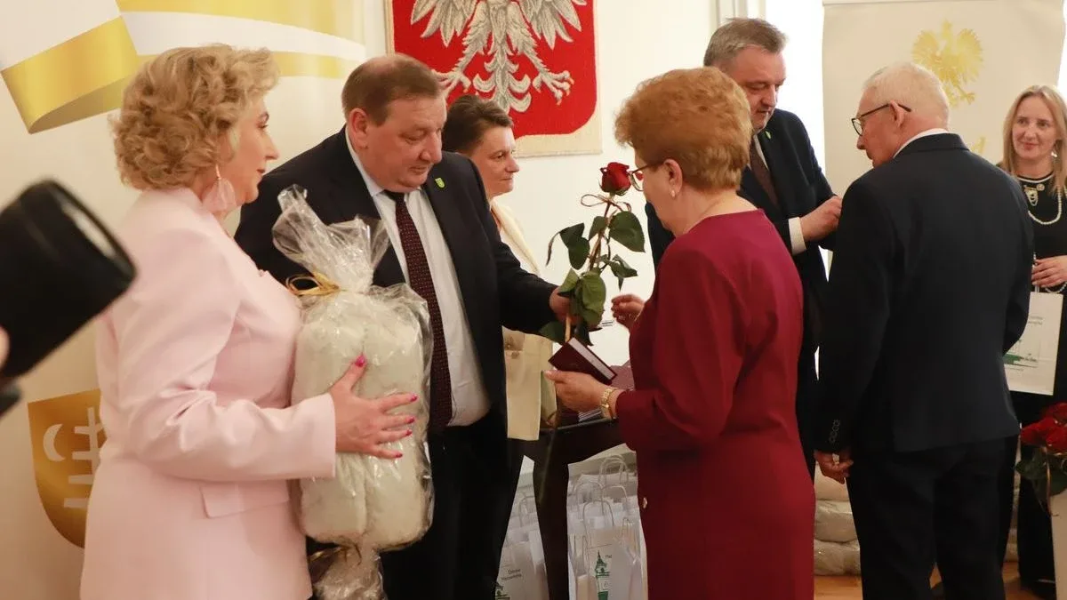 50 lat razem. Złote Gody w Ostrowi Mazowieckiej pełne miłości i wzruszeń (wideo, zdjęcia)