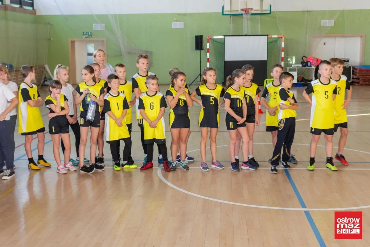 "Z podwórka na bieżnię". Sportowa rywalizacja dzieci przy Warchalskiego (zdjęcia)