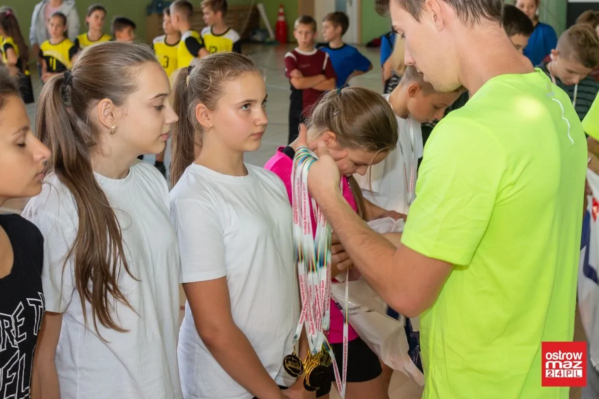 "Z podwórka na bieżnię". Sportowa rywalizacja dzieci przy Warchalskiego (zdjęcia)