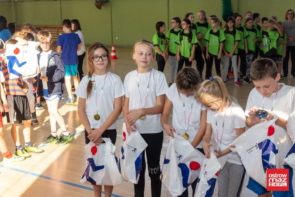 "Z podwórka na bieżnię". Sportowa rywalizacja dzieci przy Warchalskiego (zdjęcia)