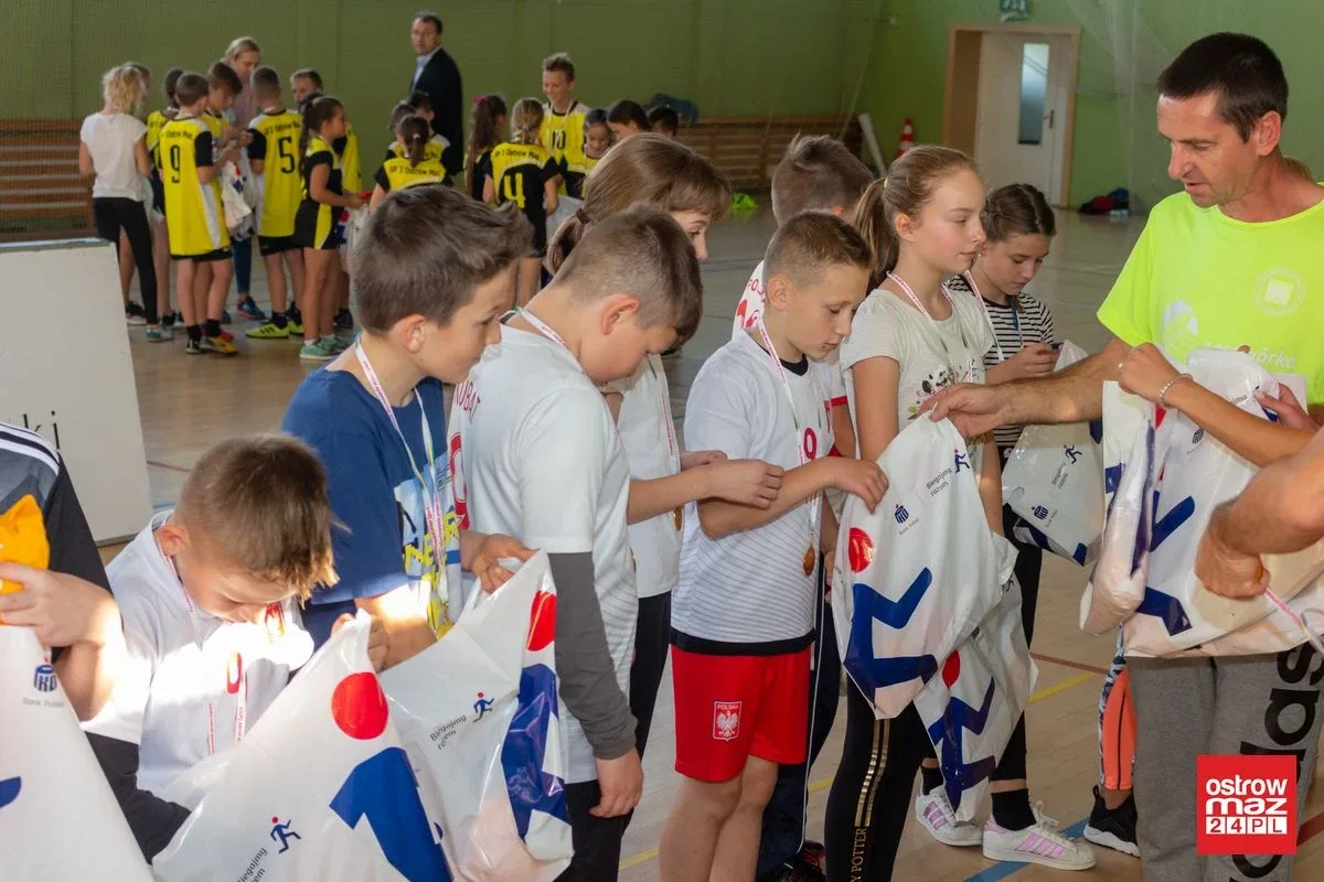 "Z podwórka na bieżnię". Sportowa rywalizacja dzieci przy Warchalskiego (zdjęcia)