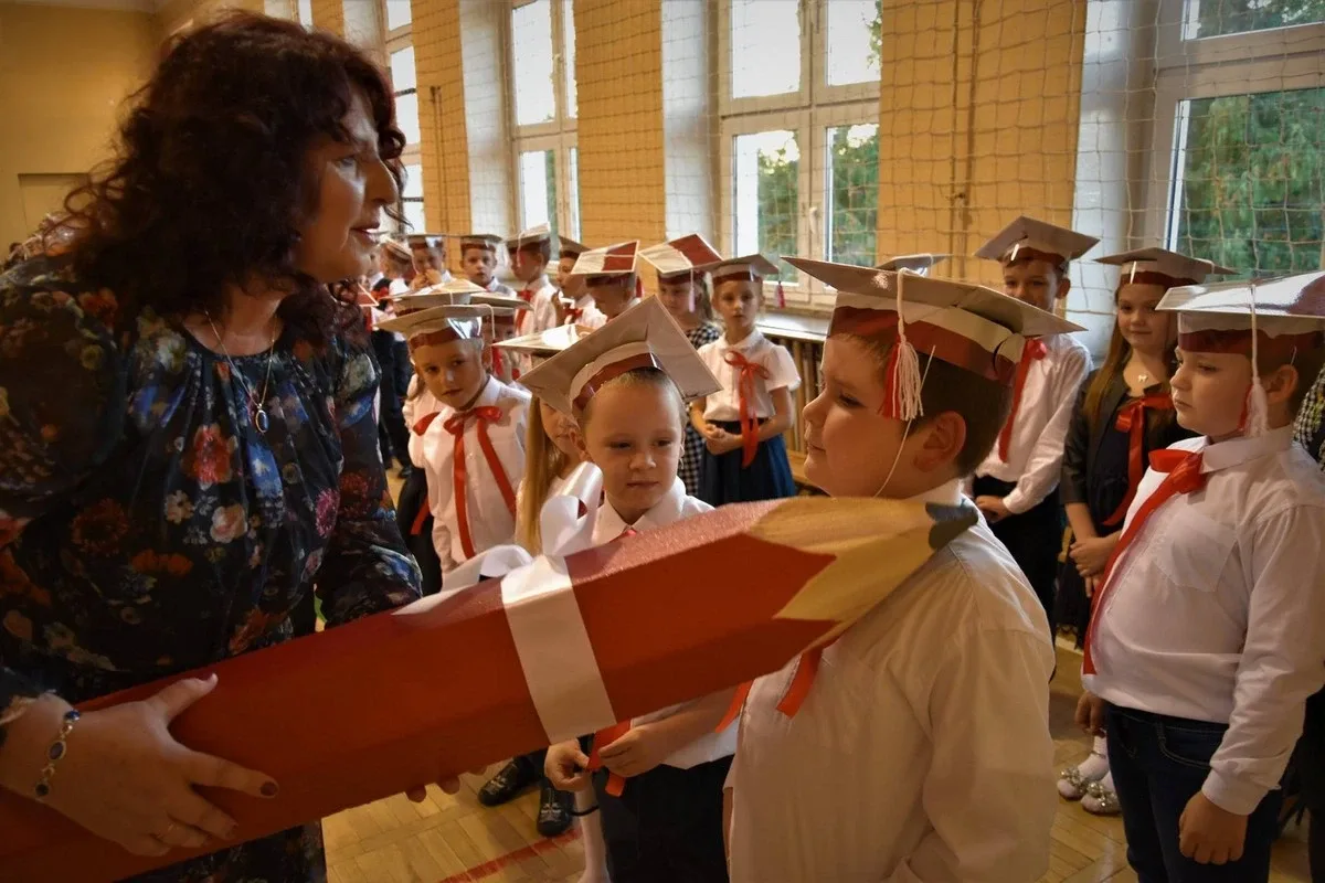 Ślubowanie pierwszaków w ostrowskiej "jedynce" (zdjęcia)