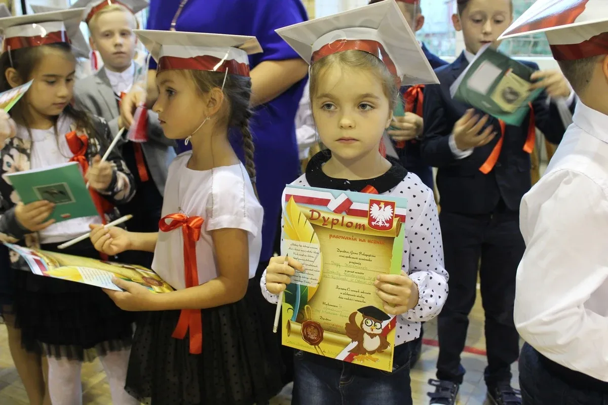 Ślubowanie pierwszaków w ostrowskiej "jedynce" (zdjęcia)