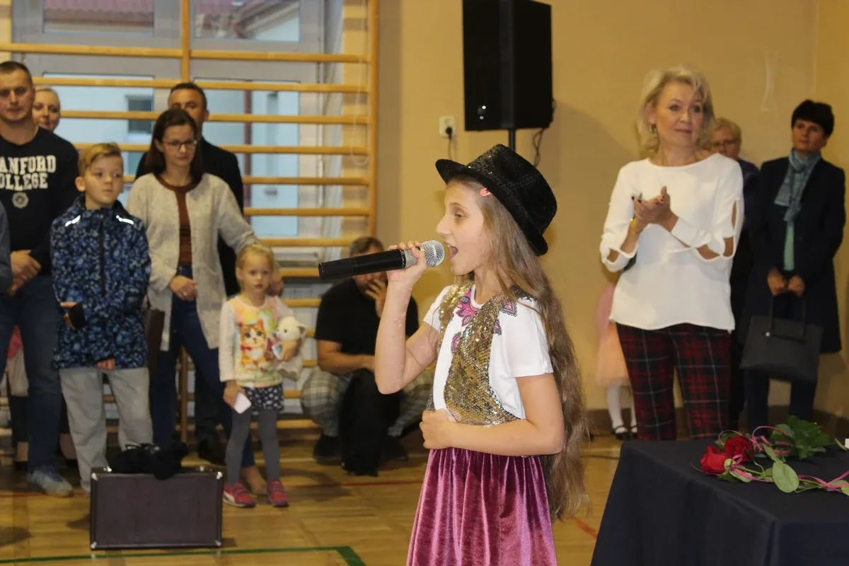 Ślubowanie pierwszaków w ostrowskiej "jedynce" (zdjęcia)