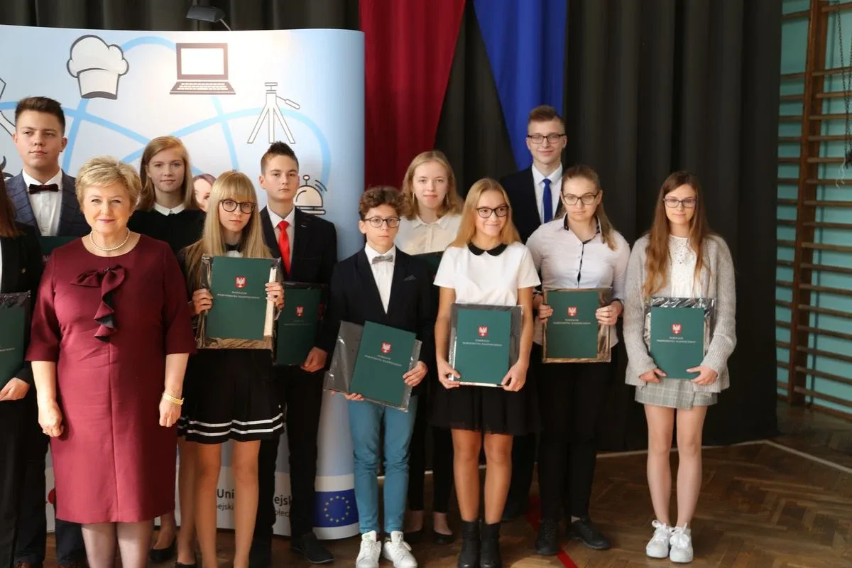 Stypendia marszałka przyznane (zdjęcia)