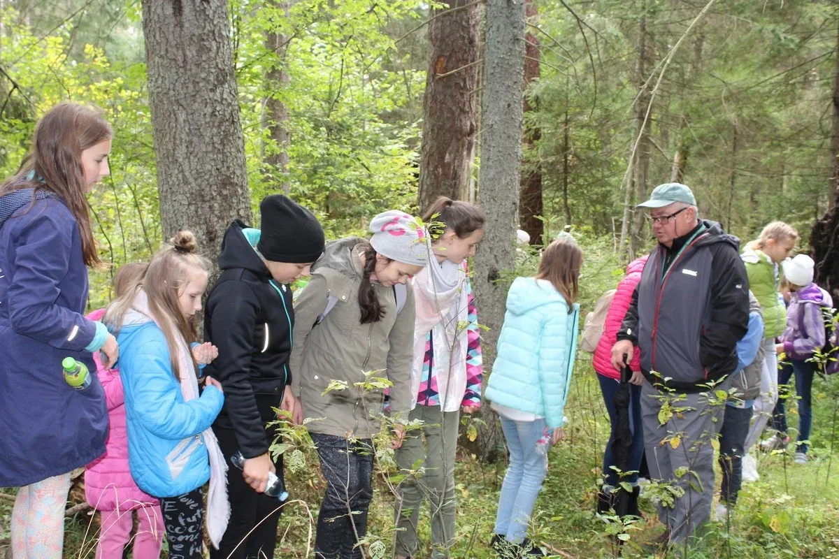 Uczniowie klas piątych na wycieczce w Białowieży (zdjęcia)