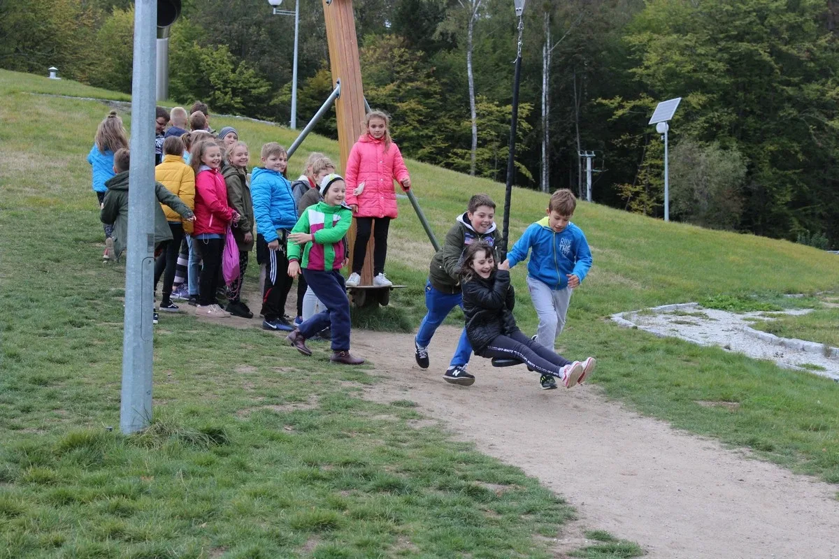 Uczniowie klas piątych na wycieczce w Białowieży (zdjęcia)