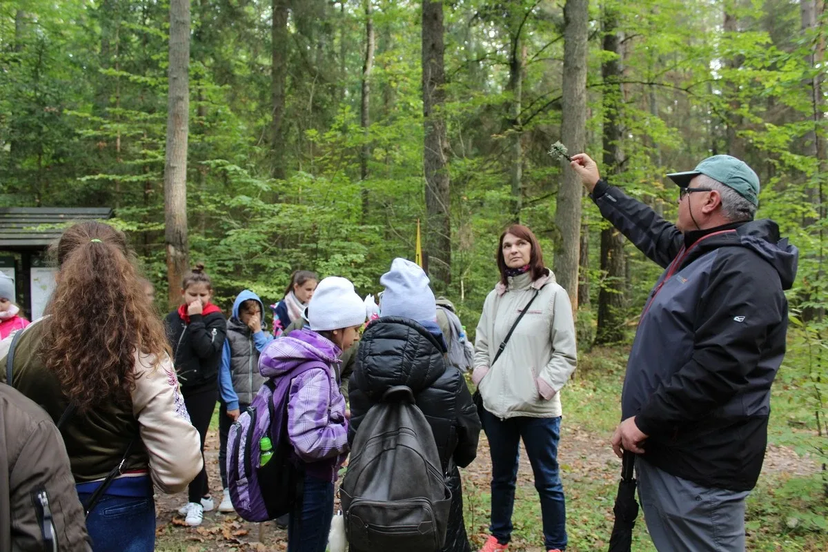 Uczniowie klas piątych na wycieczce w Białowieży (zdjęcia)