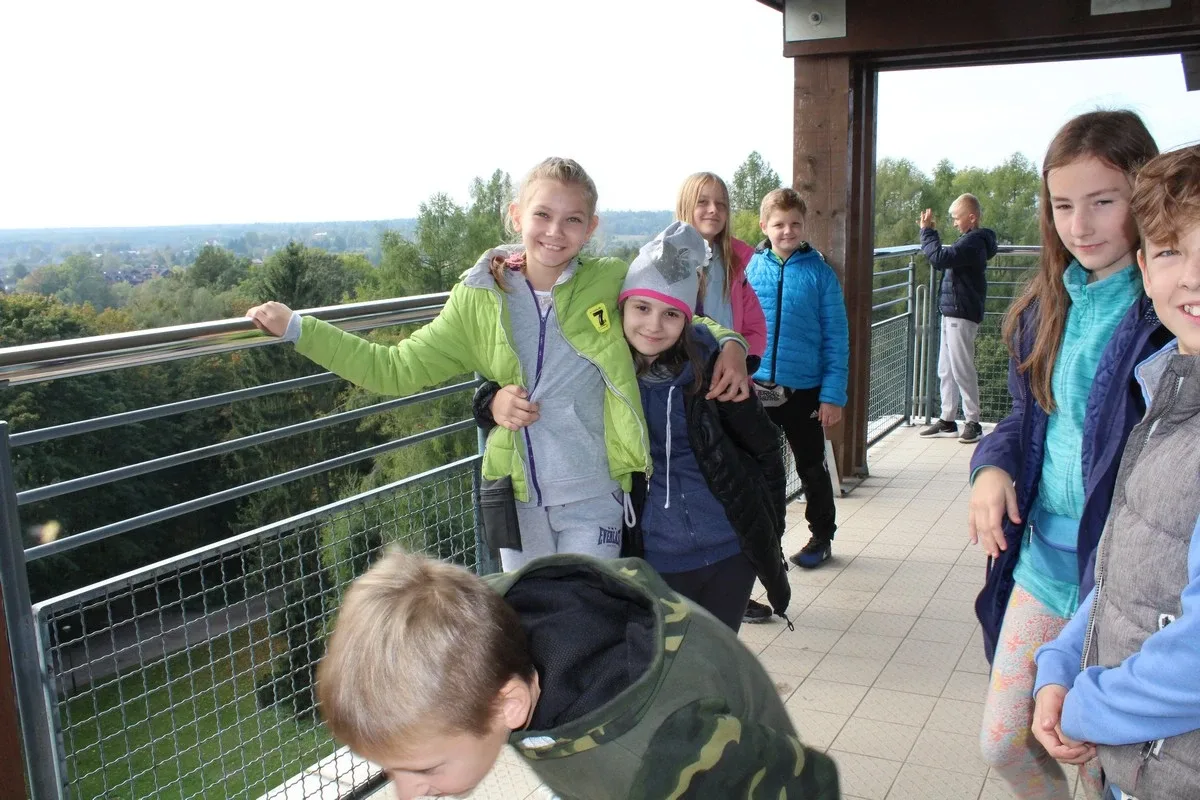 Uczniowie klas piątych na wycieczce w Białowieży (zdjęcia)
