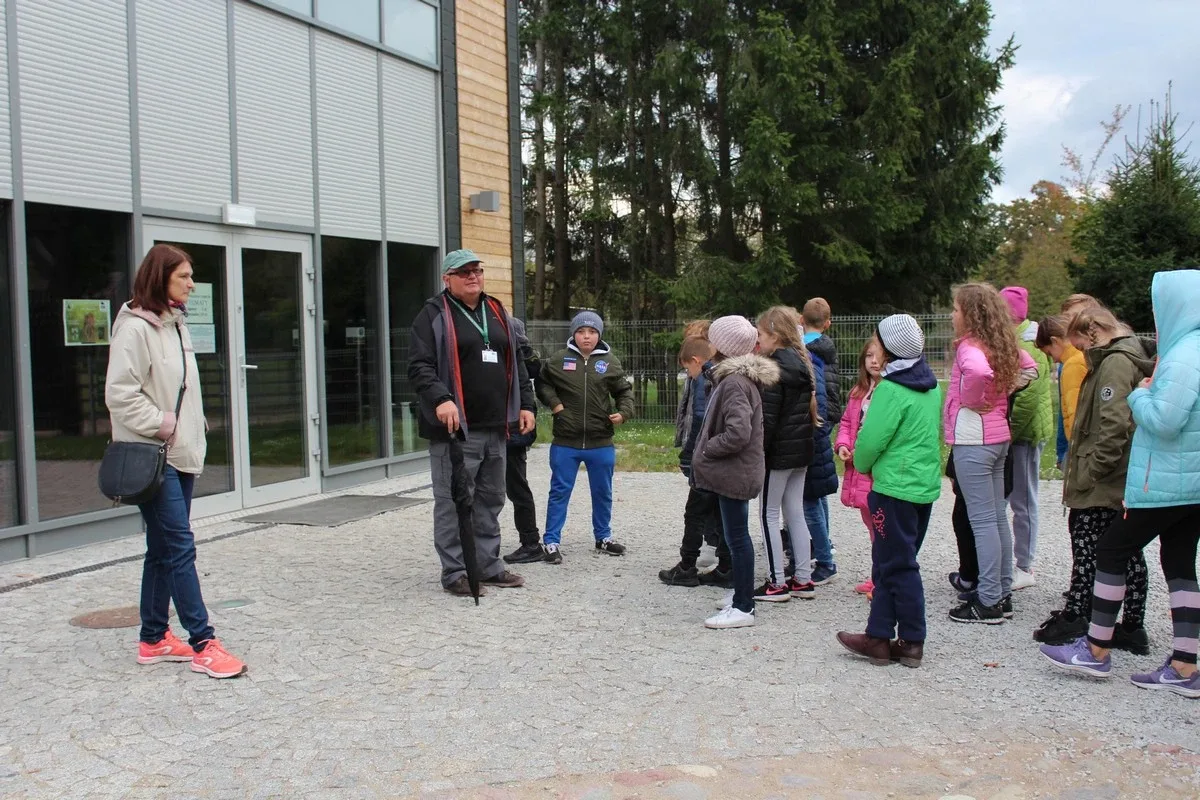 Uczniowie klas piątych na wycieczce w Białowieży (zdjęcia)