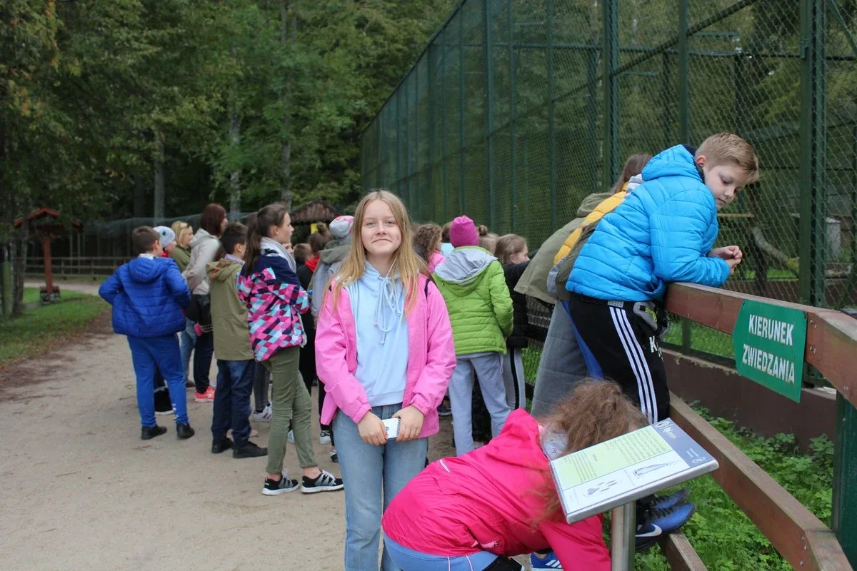 Uczniowie klas piątych na wycieczce w Białowieży (zdjęcia)