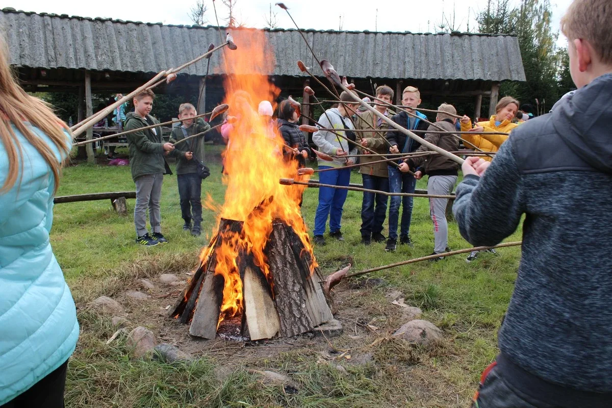 Uczniowie klas piątych na wycieczce w Białowieży (zdjęcia)